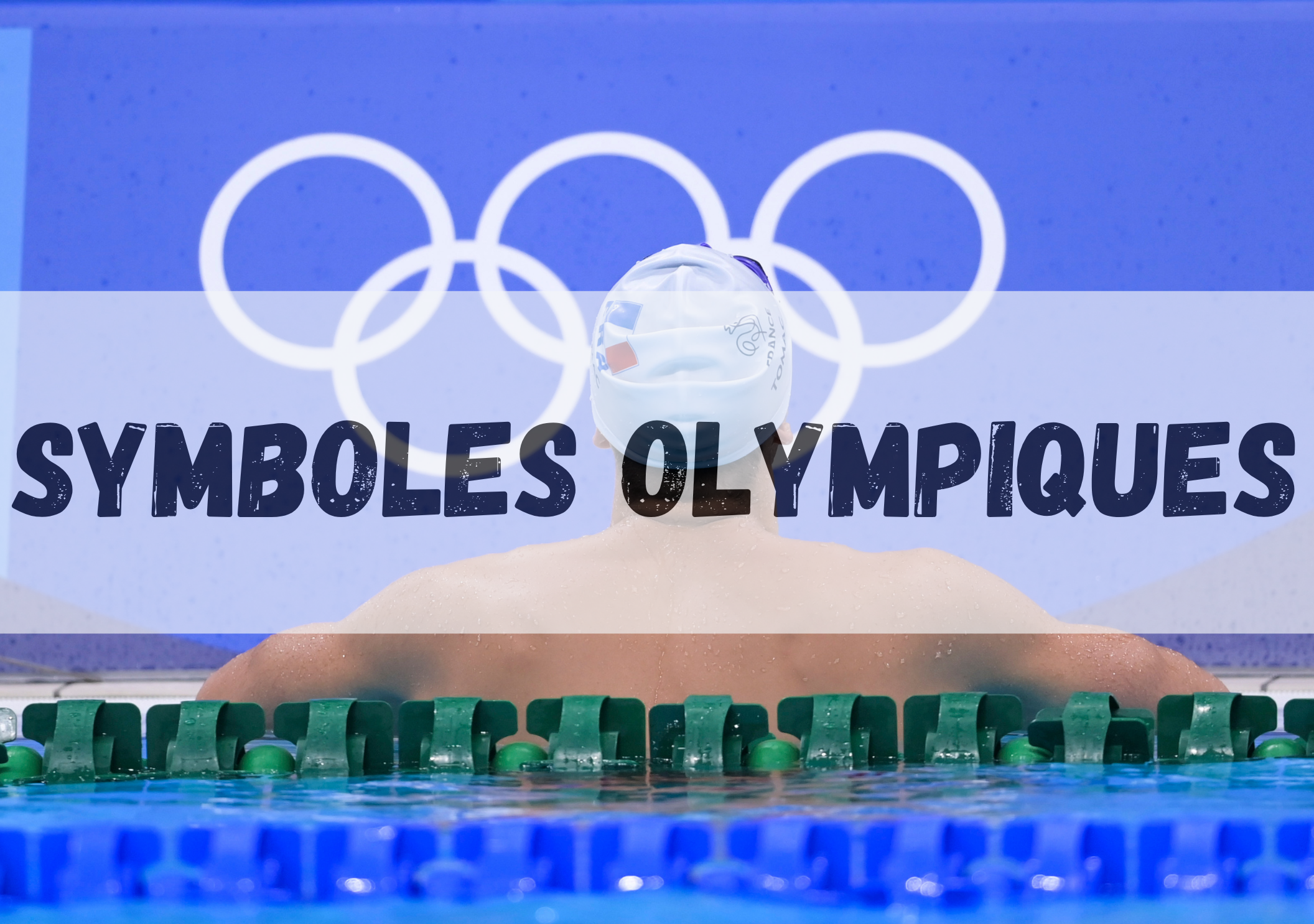 Visuel « Symboles olympiques » représentant un nageur dans une piscine, avec les anneaux olympiques en arrière-plan.